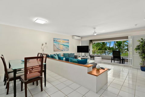 Beachfront Apt. In Alamanda Beachfront Resort (25) - C Tourism 3