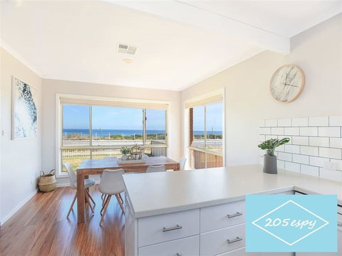 Beachfront Living! - C Tourism 0