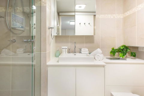 Beachfront Manly Apartment With Parking And Balcony - C Tourism 2