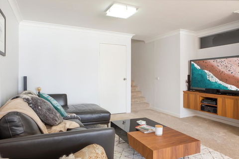 Beachfront Manly Apartment With Parking And Balcony - C Tourism 3