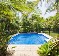 Beachfront Pool House - Absolute beachfront - C Tourism
