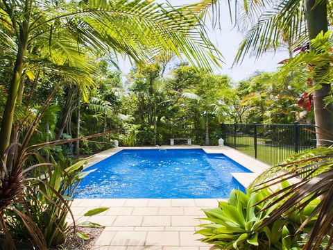 Beachfront Pool House - Absolute Beachfront - C Tourism 0