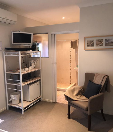 Beachhouse Bed And Breakfast - C Tourism 3