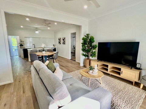 Renovated Queenslander - Upstairs 2km To Stadium - C Tourism 1