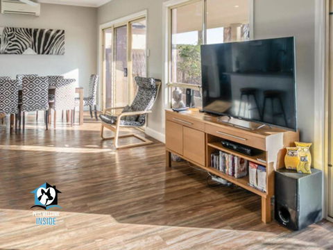 Renovated Beautiful Holiday Home With A Private Beach & Stunning Views! - C Tourism 2