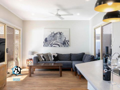 Renovated Beautiful Holiday Home With A Private Beach & Stunning Views! - C Tourism 3