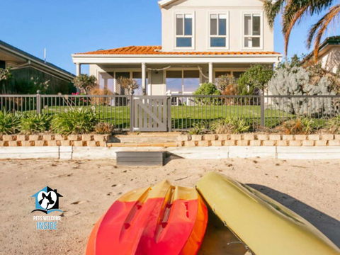 Renovated Beautiful Holiday Home With A Private Beach & Stunning Views! - C Tourism 1