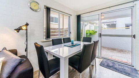 RED Rock - Townhouse In Town - C Tourism 1
