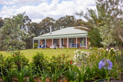 Redims Hill Cottage - C Tourism 0