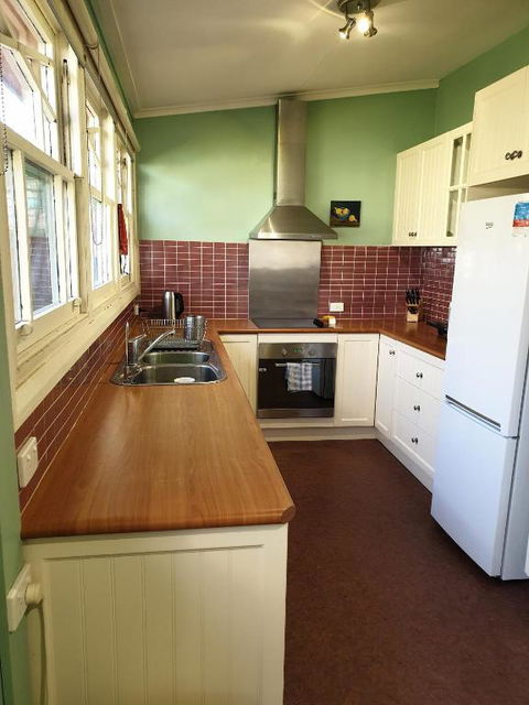 Redruth - 2 Bedroom Cottage Situated In Wandiligong - C Tourism 3
