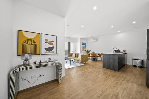 Refined 2-Bed With Luxurious Building Amenities - C Tourism 1