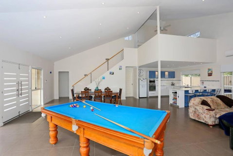 Relax At Falcon By The Bay - C Tourism 0