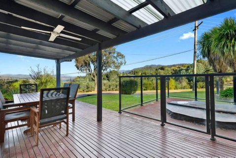 Relax In The Spa With Views Opposite Lake Eildon - C Tourism 3