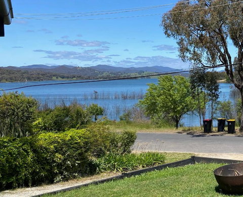 Relax In The Spa With Views Opposite Lake Eildon - C Tourism 0