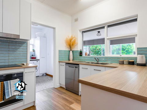 Renovated 3BR One Street To Beach - C Tourism 3