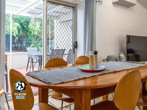 Renovated 3BR One Street To Beach - C Tourism 2