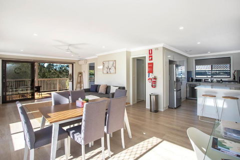 Renovated Coastal Getaway With Water Views - C Tourism 3
