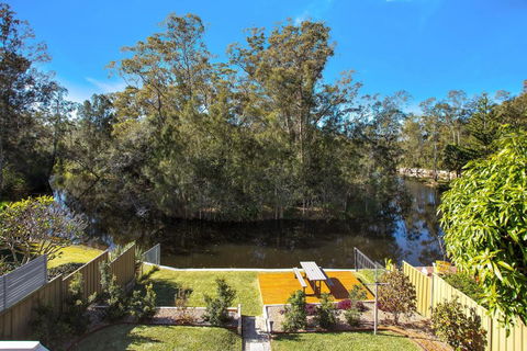 Renovated Coastal Getaway With Water Views - C Tourism 0