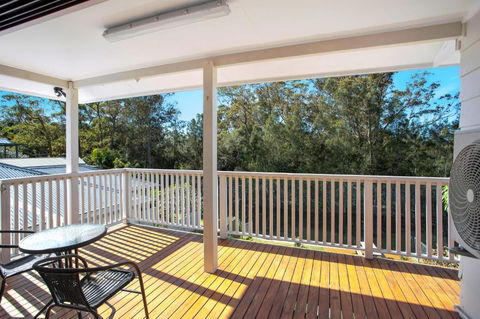 Renovated Coastal Getaway With Water Views - C Tourism 1