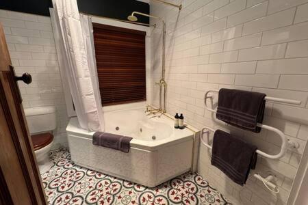 Renovated Cottage Near Cataract Gorge Launceston - C Tourism 3