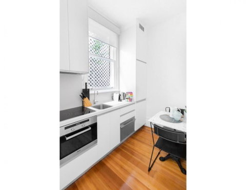 Renovated Studio In Bohemian Area Close To City - C Tourism 3