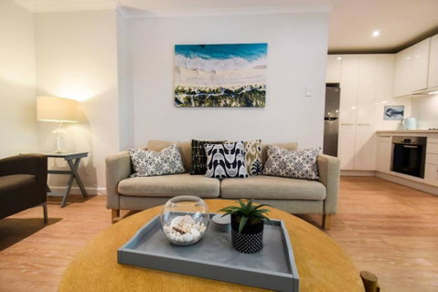 Resort-style Coastal Living With Balcony & Pool - C Tourism 0