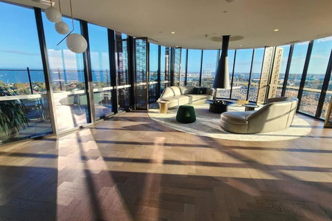 Resort-style Exec 1 Bed With Study In Port Melbourne - C Tourism 1