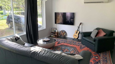 Retro Beach House - Macmasters Beach - C Tourism 1