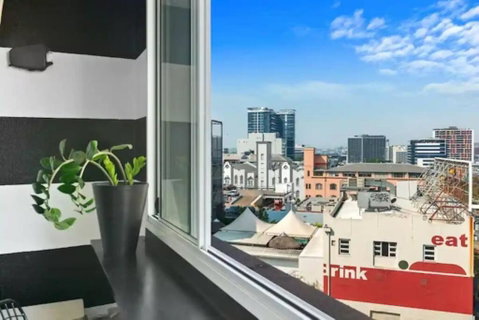 Retro Chic Vibes, Tropical Pool & Prime Location - C Tourism 2