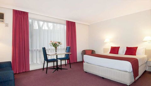Ringwood Lake Inn - C Tourism 1