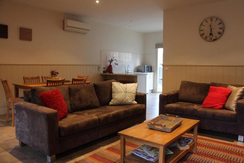 River Rock Cottage Centrally Located And Dog Friendly - C Tourism 0