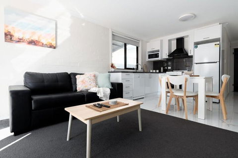 Riverside Gem With Parking And WiFi - C Tourism 0
