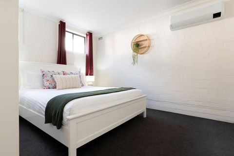 Riverside Gem With Parking And WiFi - C Tourism 2