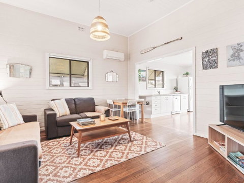 Rosena - The Classic Beach House - 5 Cashmore Street - C Tourism 0