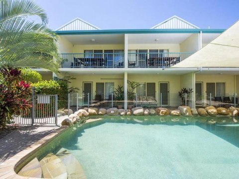 SAILS 9 Beachfront Getaway Horseshoe Bay - C Tourism 0