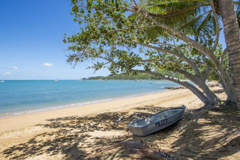 SAILS 9 Beachfront Getaway Horseshoe Bay - C Tourism 1