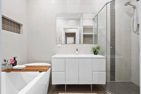 Room In Large Home 6 Min To CBD - C Tourism 3