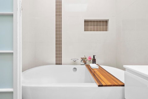 Room In Large Home 6 Min To CBD - C Tourism 1