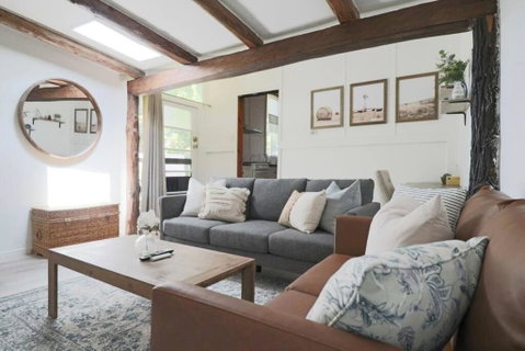 Rustic Chic 200 Metres From CBD - C Tourism 0