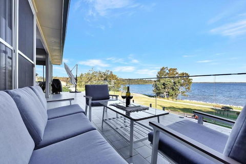 Royal Retreat Peaceful Lakefront - C Tourism 0