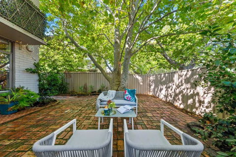 Romantic Retreat With Garden - C Tourism 1