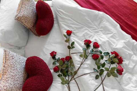 Romantic Retreat With Garden - C Tourism 3