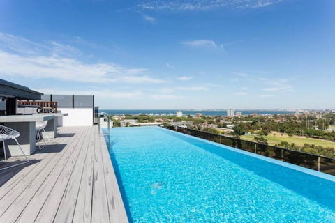 Rooftop Infinity Pool - St Kilda Luxury - C Tourism 0