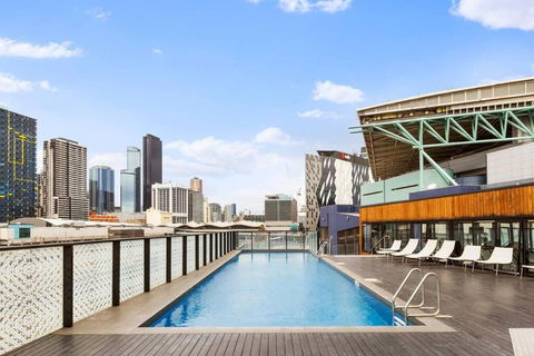 Rooftop Pool 2BR Apt At Marvel Stadium With Free Parking - C Tourism 3