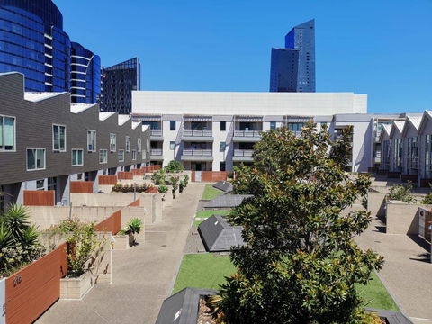 Room With King-size Bed Close To Melbourne CBD & Southern Cross Station - C Tourism 3