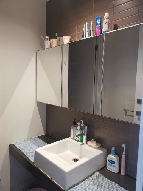 Room With King-size Bed Close To Melbourne CBD & Southern Cross Station - C Tourism 2