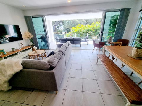 Rosalynda- Luxury Beachfront 3 BR Townhouse - C Tourism 3