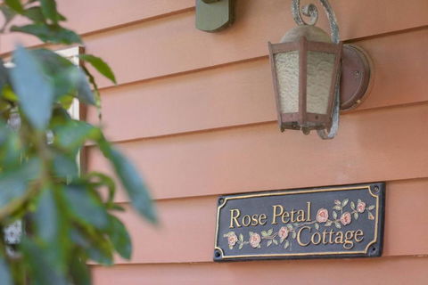 Rose Petal Cottage - C Tourism 1