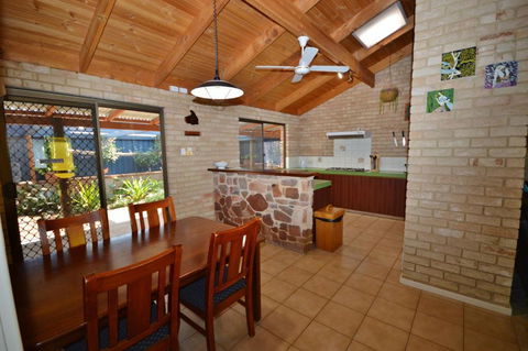 Rossys Retreat - Kalbarri WA - C Tourism 3