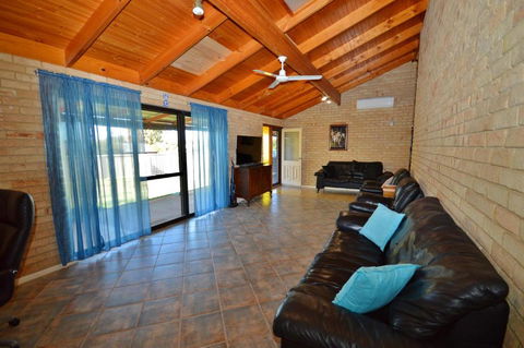 Rossys Retreat - Kalbarri WA - C Tourism 0